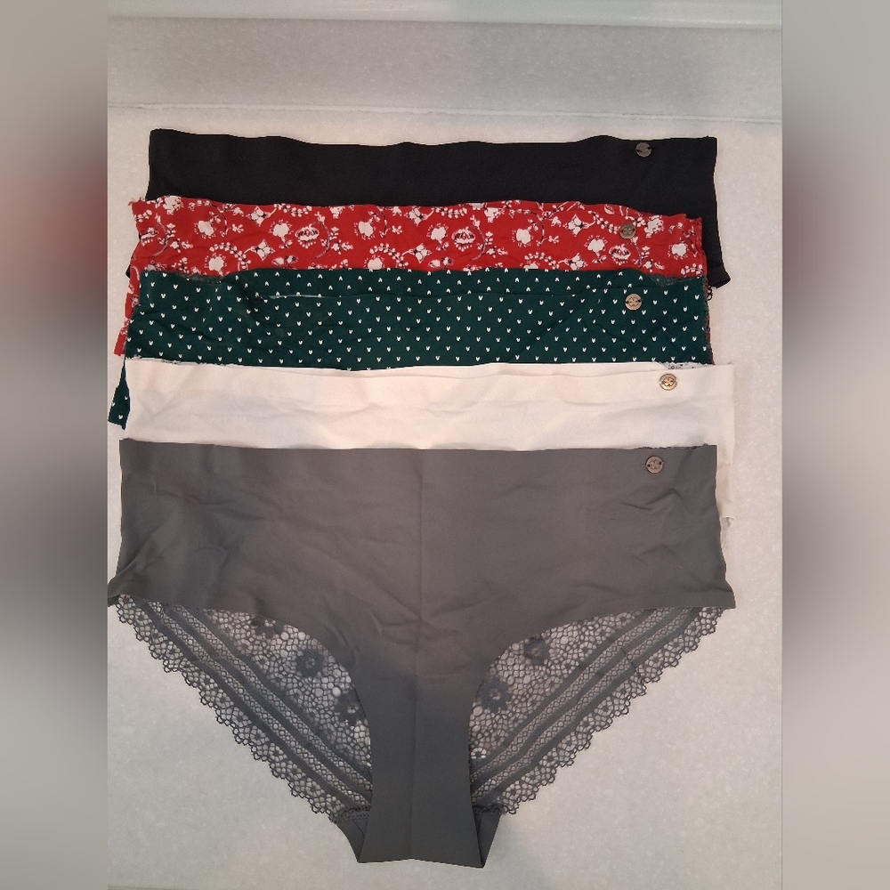 Lucky Brand Women's 5 Pack Panties Set - Black, Red, Green, White, Gray